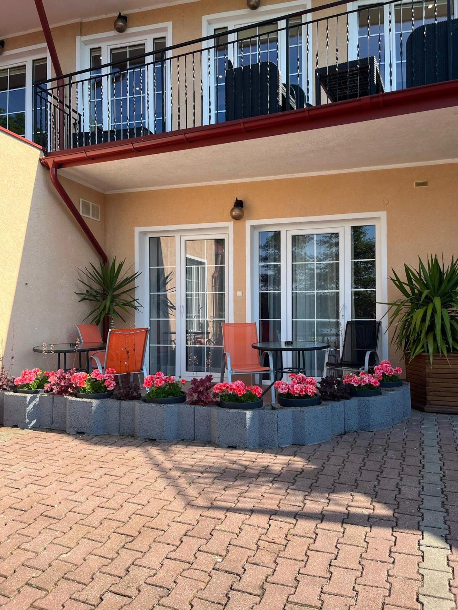 Hotel Eva à Mrągowo Extérieur photo
