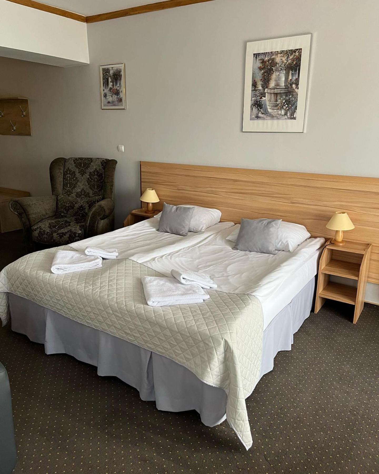 Hotel Eva à Mrągowo Extérieur photo