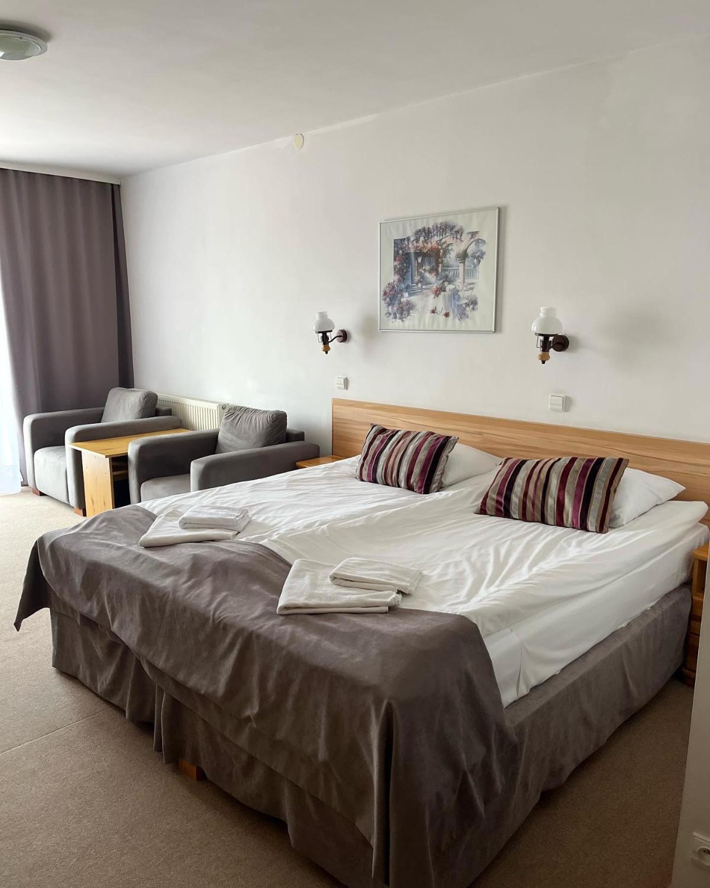 Hotel Eva à Mrągowo Extérieur photo