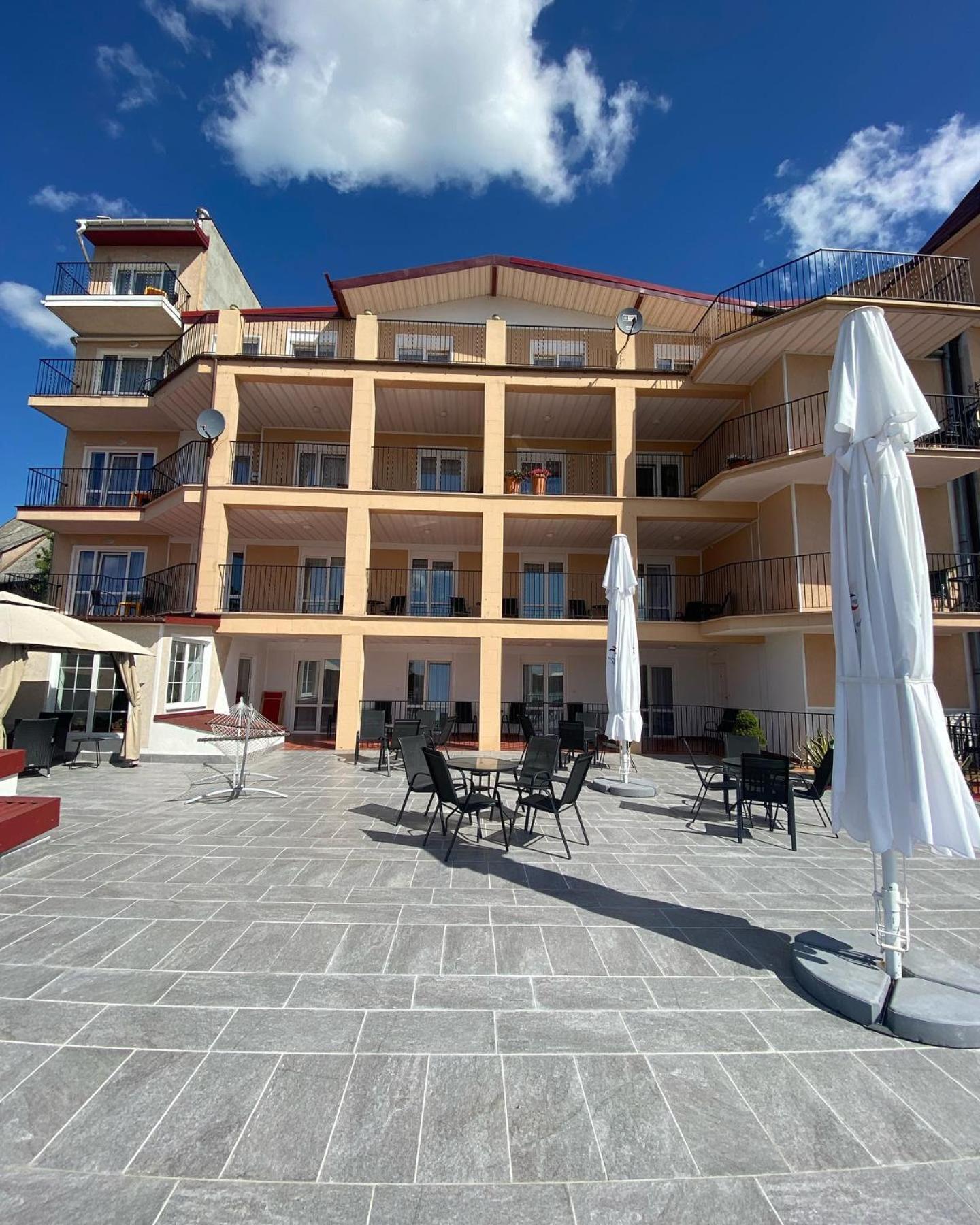 Hotel Eva à Mrągowo Extérieur photo
